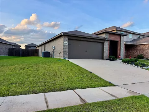 1085 Old Oaks Dr, Forney, TX 75126