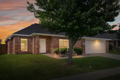 2704 Pennington Dr, Sachse, TX 75048