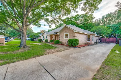6002 Kenilworth Dr, Arlington, TX 76001