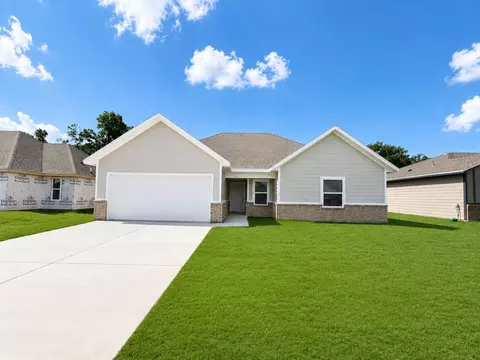 636 Crockett Dr, Cleburne, TX 76031
