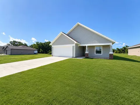 624 Crockett Dr, Cleburne, TX 76033
