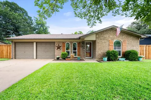140 Jill Ann Dr, Burleson, TX 76028