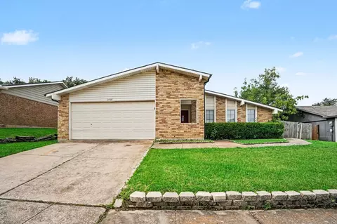 3708 Pinewood St, Bedford, TX 76021