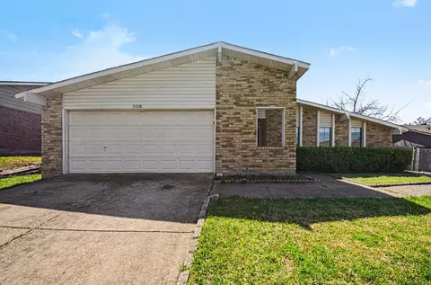 3708 Pinewood St, Bedford, TX 76021