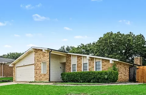 3708 Pinewood St, Bedford, TX 76021