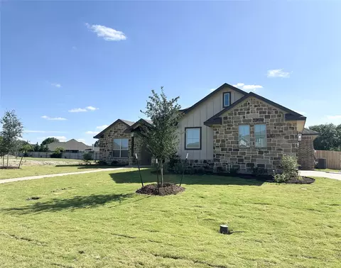 1032 Queen Elizabeth Dr, Mcgregor, TX 76657