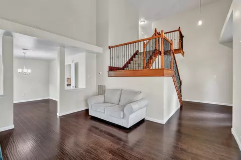 326 Baldwin St, Grand Prairie, TX 75052