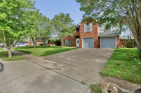 326 Baldwin St, Grand Prairie, TX 75052