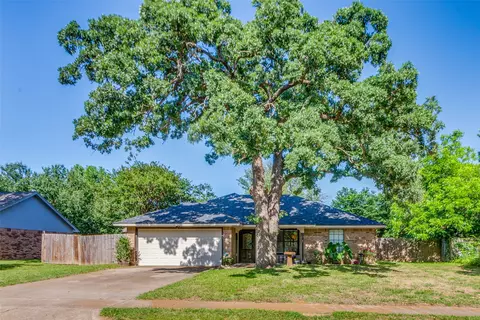 609 Henderson St, Joshua, TX 76058