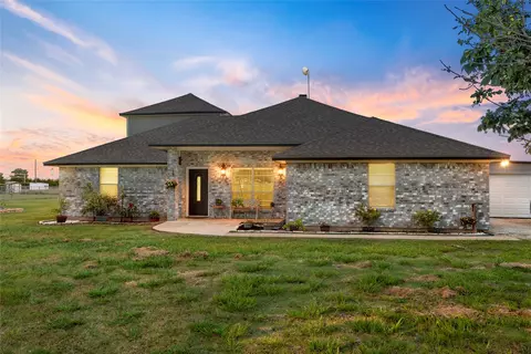 5330 Leroy Pkwy, West, TX 76691