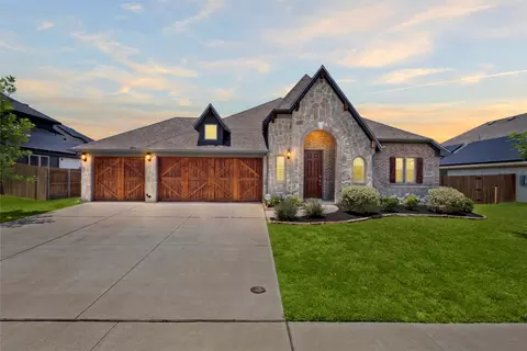 199 Mockingbird Dr, Waxahachie, TX 75165