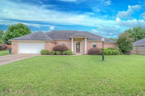 5062 Longstreet Pl, Bossier City, LA 71112