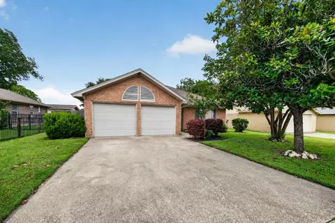 705 Parkwest Blvd, Saginaw, TX 76179