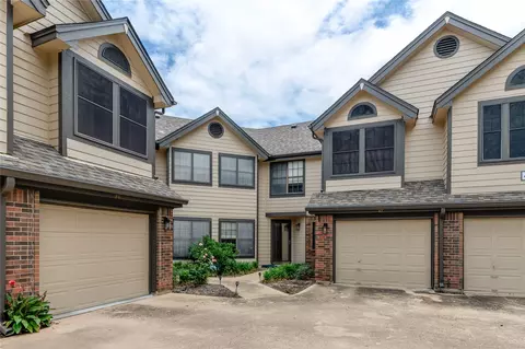 402 Santa Fe Trl #37, Irving, TX 75063