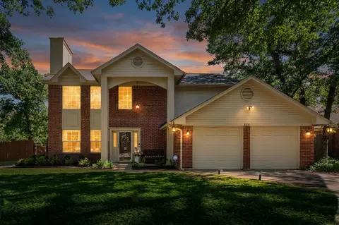 420 Misty Oaks St, Azle, TX 76020