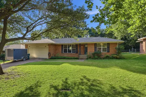 1411 Robin Dr, Sherman, TX 75092