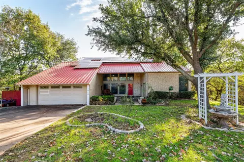 1612 Lakecrest Cir, Granbury, TX 76048