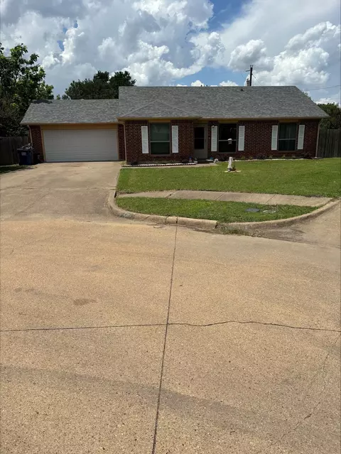 123 Brisbane Ct, Glenn Heights, TX 75154