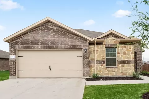 8608 Centerboard Ln, Fort Worth, TX 76179