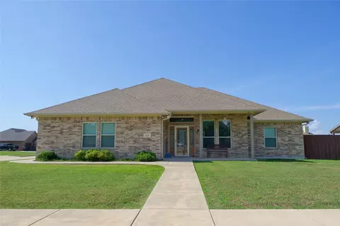 318 E 4th St, Lindsay, TX 76250