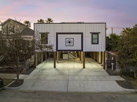 808 Sealy Ave, Galveston, TX 77550