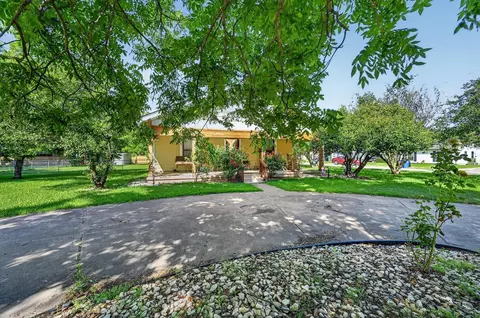 801 S Hall St, Ennis, TX 75119