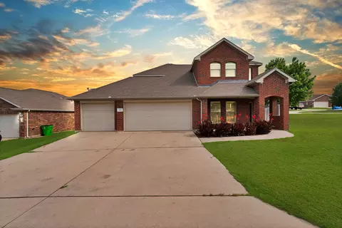 102 Outfitters Ct, Newark, TX 76071