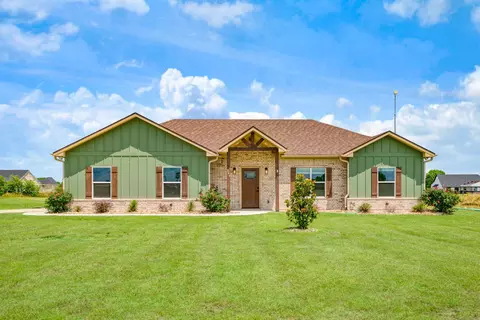204 Private Road 33083, Sumner, TX 75486