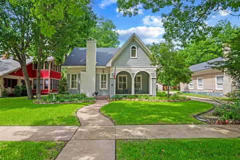311 E Marvin Ave, Waxahachie, TX 75165