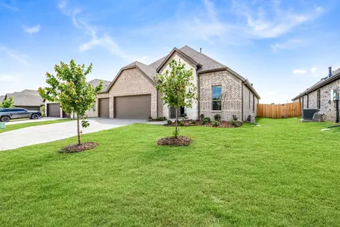 510 Cristo Range Dr, Greenville, TX 75402