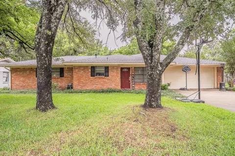 613 N Overlook Dr, Kerens, TX 75144