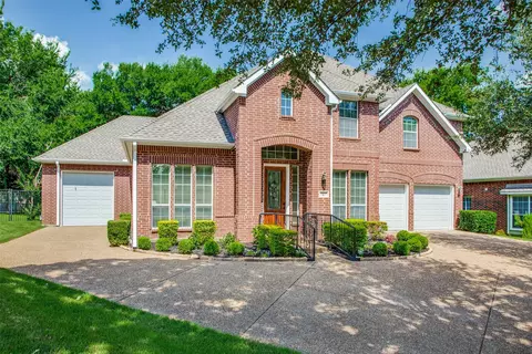 3727 Woodland Ct, Grand Prairie, TX 75052