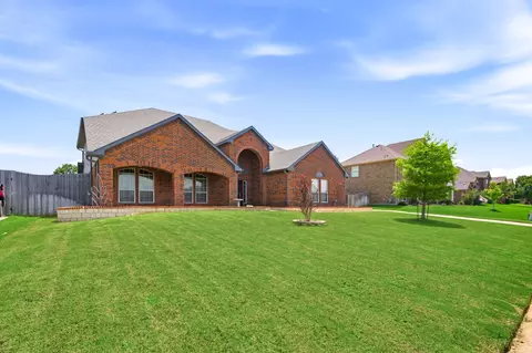 1080 Estates Dr, Kennedale, TX 76060