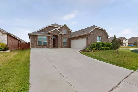 7811 Links Dr, Arlington, TX 76001