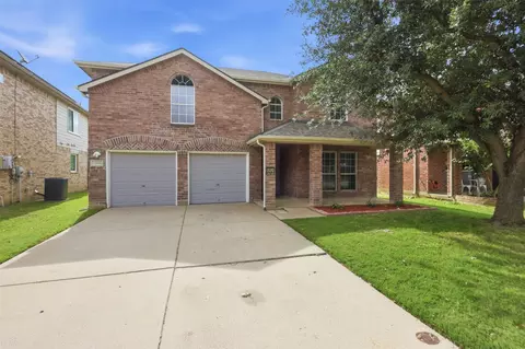 12521 Patnoe Dr, Burleson, TX 76028