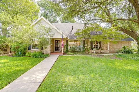 4305 Elmwood Dr, Benbrook, TX 76116