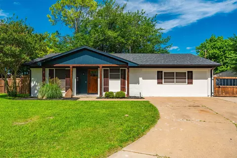 301 Bernice Ct, Burleson, TX 76028