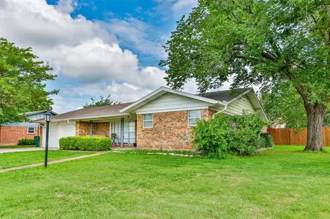 1808 College St, Gainesville, TX 76240