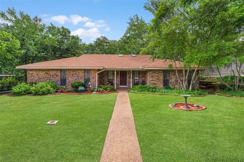 1455 Warrington Ct, Fort Worth, TX 76112