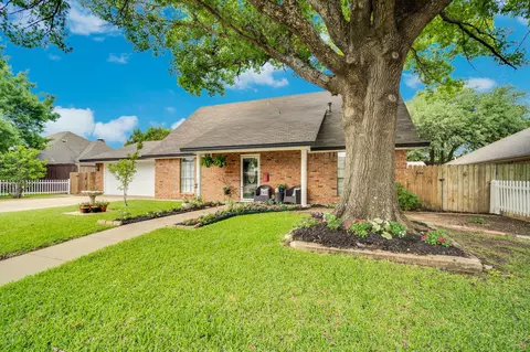 1647 E Pleasant Dr, Midlothian, TX 76065
