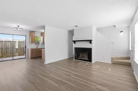 612 Ridgeline Dr, Hurst, TX 76053