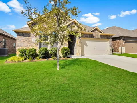 10925 Canyon Mine Dr, Aubrey, TX 76227