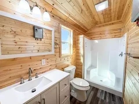 Bath - 323 Blue Cat Blvd, Haskell, TX 79521 photo 2 of 2