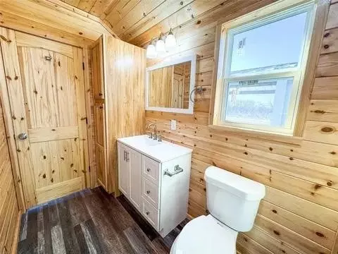 Bath - 323 Blue Cat Blvd, Haskell, TX 79521 photo 1 of 2
