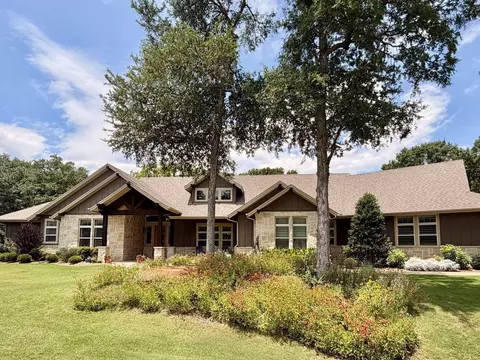 3780 Bridges Ct, Aubrey, TX 76227