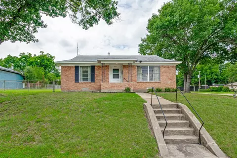 422 W Daugherty Dr, Garland, TX 75041