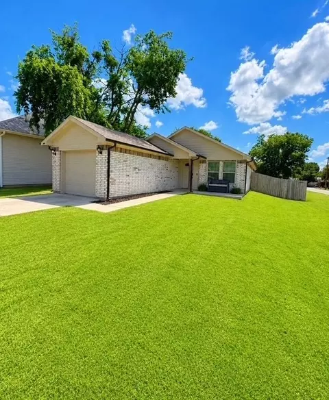 300 Lipscomb St, Cleburne, TX 76031