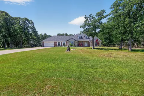 111 Lone Star Dr, Gainesville, TX 76240