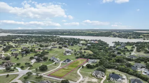 1104 Bentwater Pkwy, Granbury, TX 76049