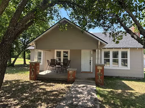 301 Spring St, Forestburg, TX 76239